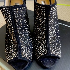 Women’ ankle booties